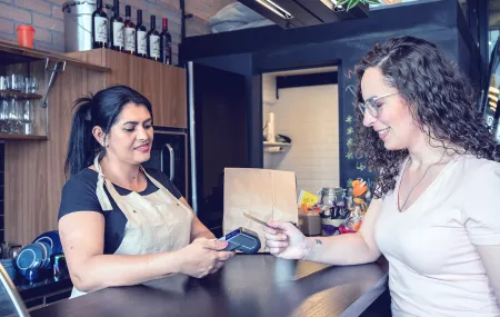 AXIUM DX8000_Contactless payment with card at bar_Womens_0_0.png