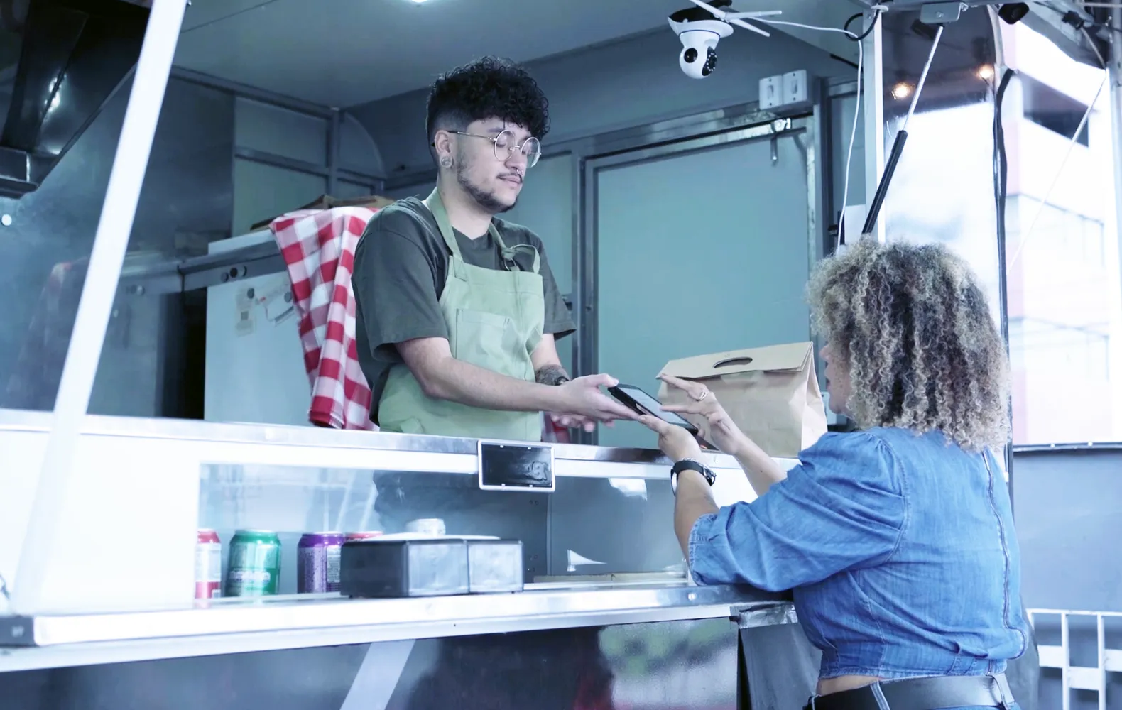 EX4000_foodtruck_ChipandPIN_1_HD_0_1.png