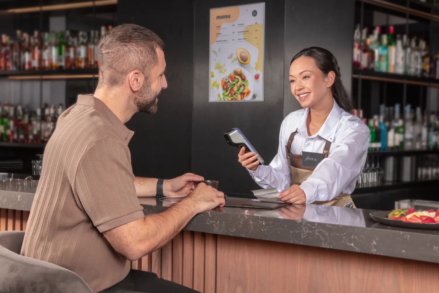 AXIUM DX8_Bar_In the hand.jpeg