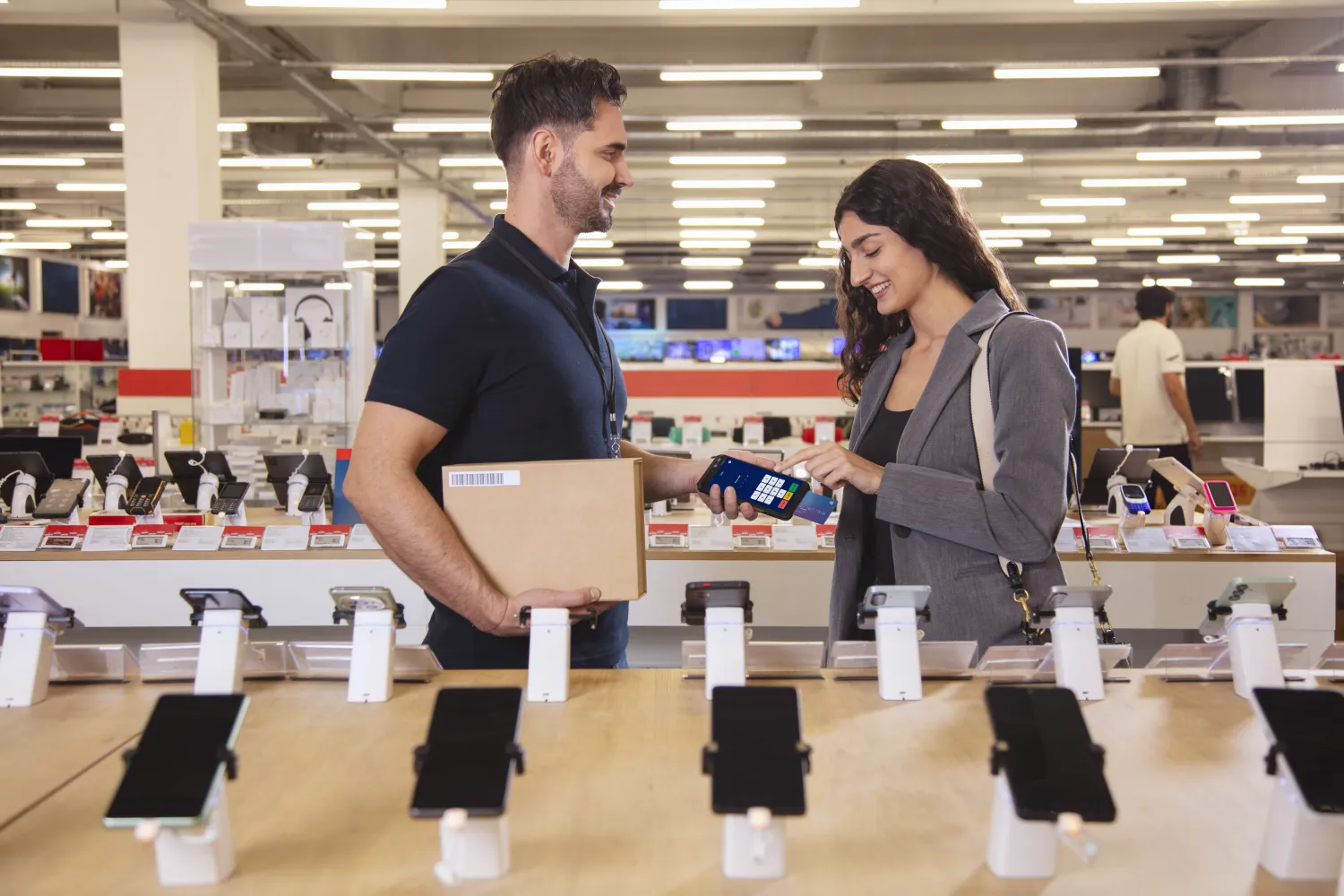 AXIUM EX8000_Chip_PIN-Electronic Store_Smartphone Area.jpg