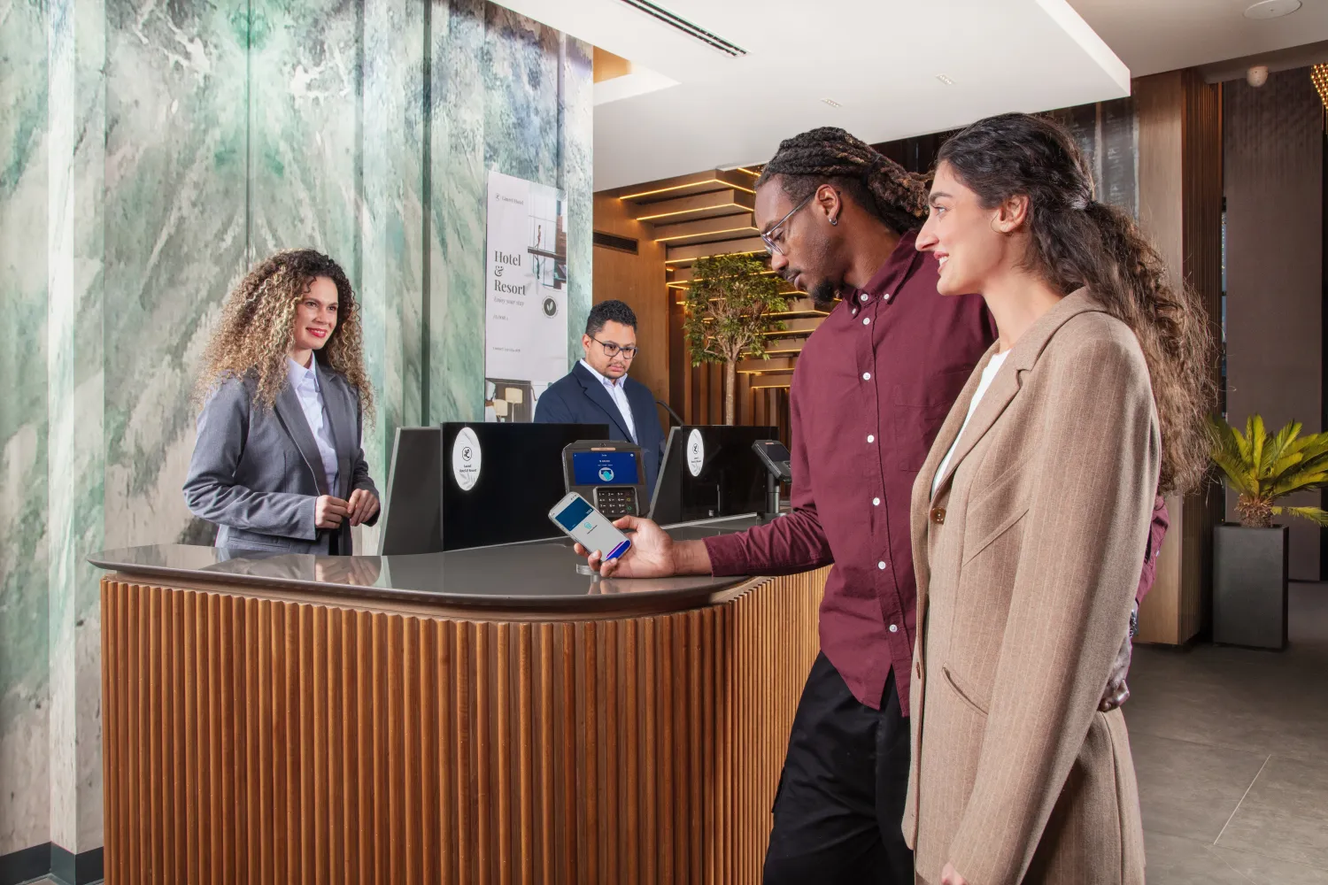 AXIUM RX7000_Contactless_Hotel Reception.jpeg