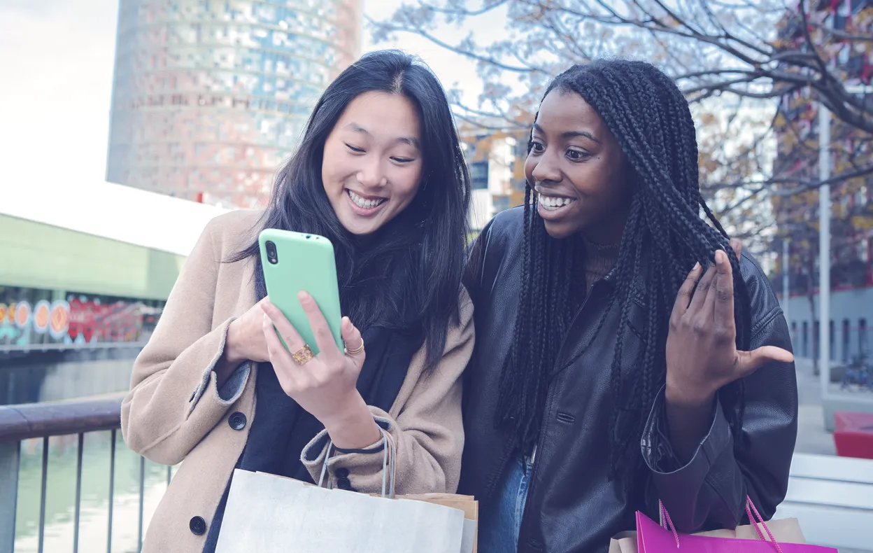 Yound ladies_Generation Z_Shopping and looking on her smartphone_0.png