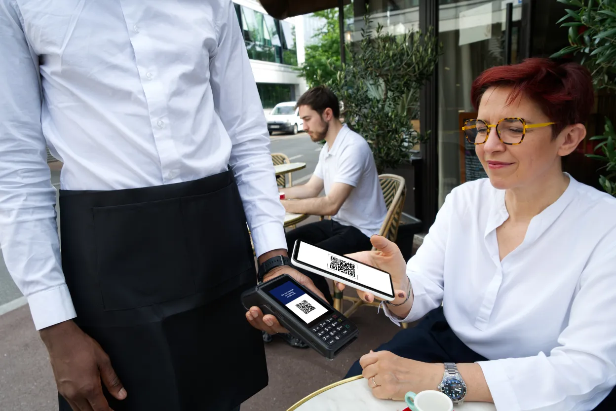Payment at table_Customer Scan_QR code_DX6000.jpg